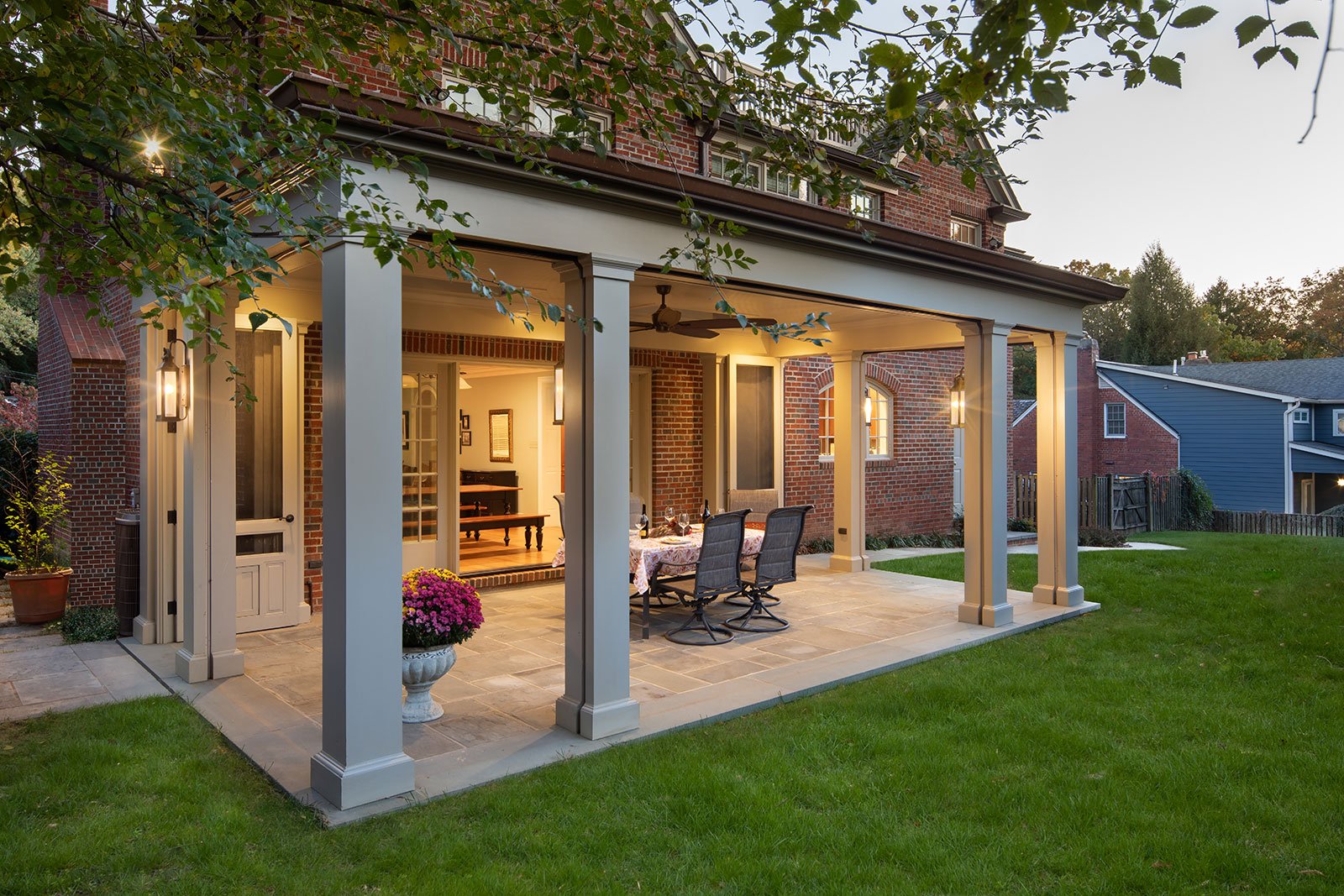 01c_Calvend_Night_Porch_Right_F_R