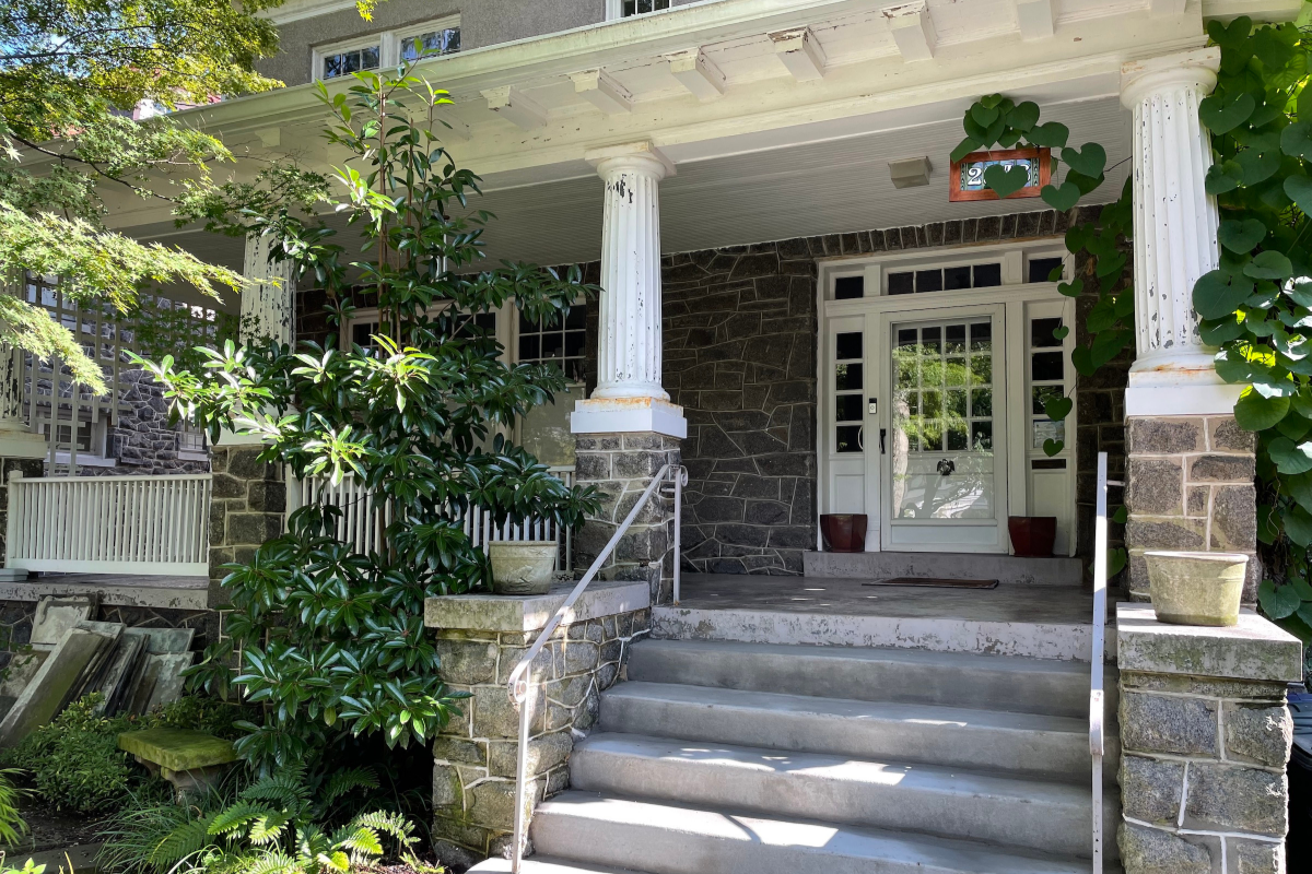 gilday-front-porch-renovation-before-4_1200x800