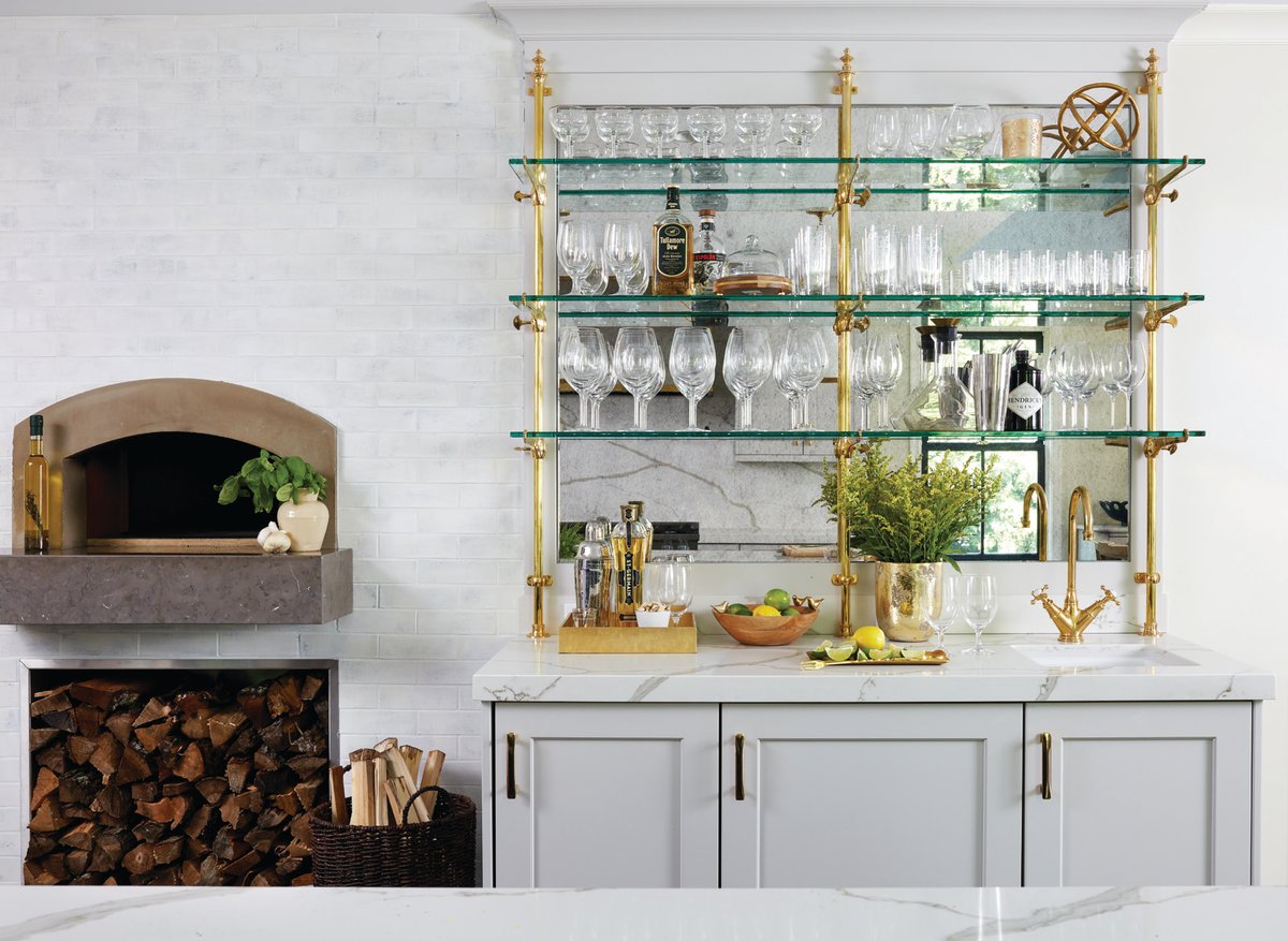 Kitchen WetBar and Pizza Oven