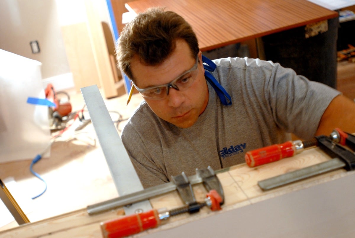 craftsman-working-one-remodel