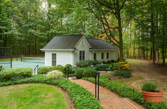 A Guest Cottage on the Court