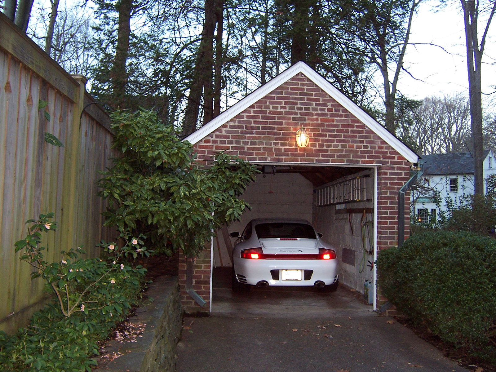 Garage 8